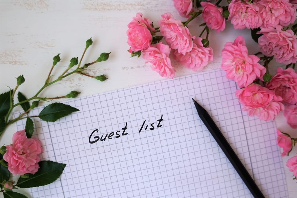 Best Tips for A wedding on a Budget: avoid exaggerated guest list