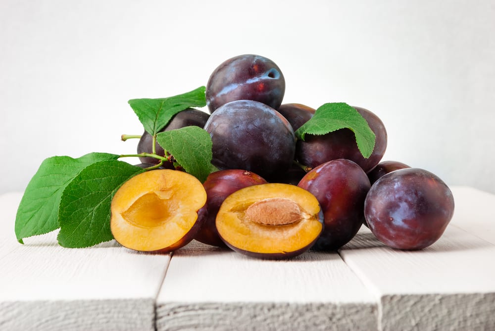 Low Sugar Fruits - plums