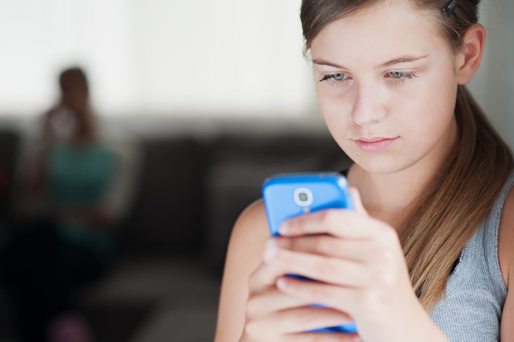 Why Your Kid Should Have a Cell Phone - communicate with divorced parents